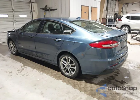 2019 Ford Fusion Hybrid Titanium из США, поврежденный, VIN 3FA6P0RU2KR116577